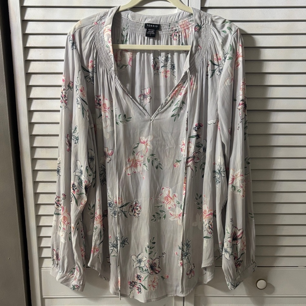 torrid Light Gray Floral V-Neck Blouse with Pink & Green Accents